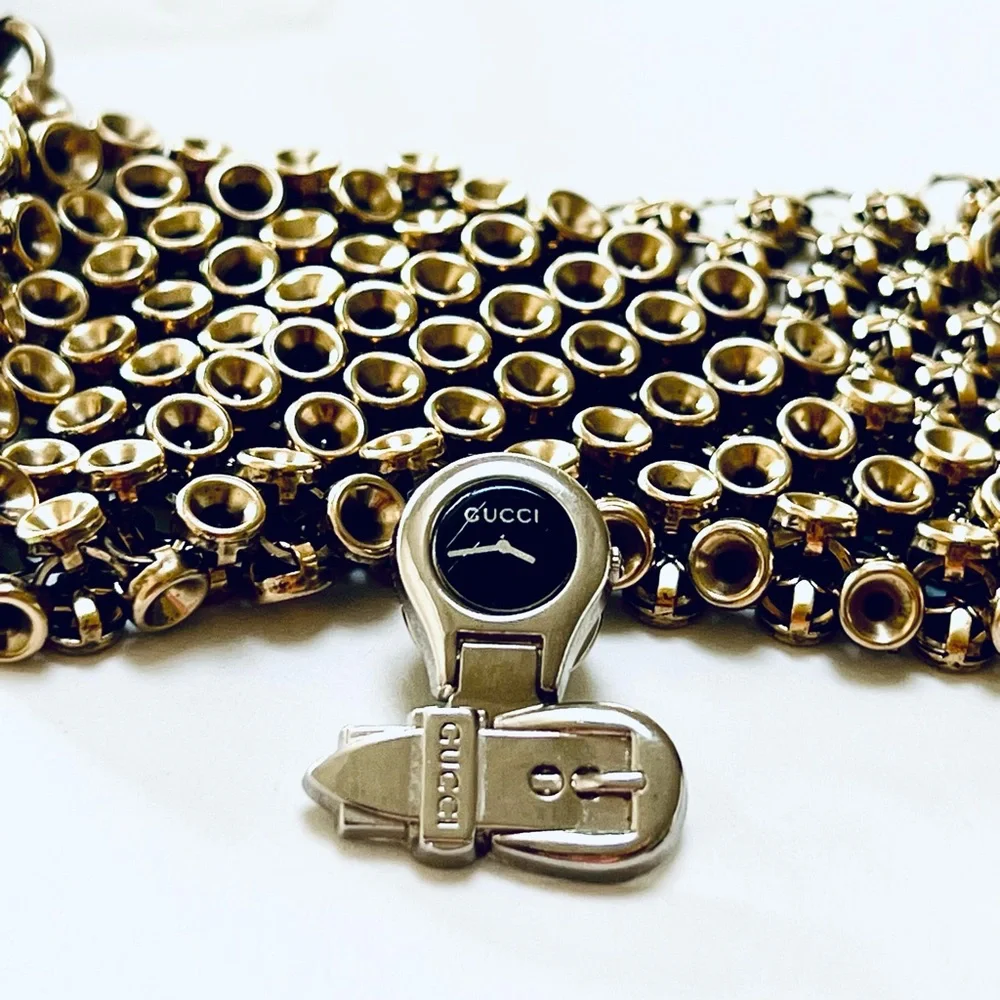 Gucci Silver pin or brooch with watch details. - Picture 1 of 10